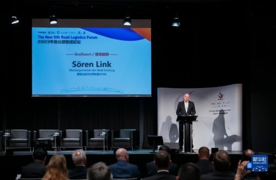 9月21日，在德國杜伊斯堡，杜伊斯堡市市長澤倫·林克出席2023新絲路物流論壇并致辭。新華社記者 張帆 攝