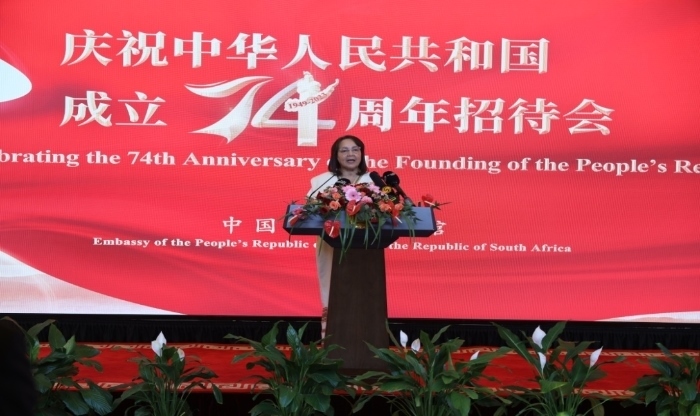 德利萊代表南政府向中國政府和人民致以誠摯祝賀。中國駐南非使館供圖