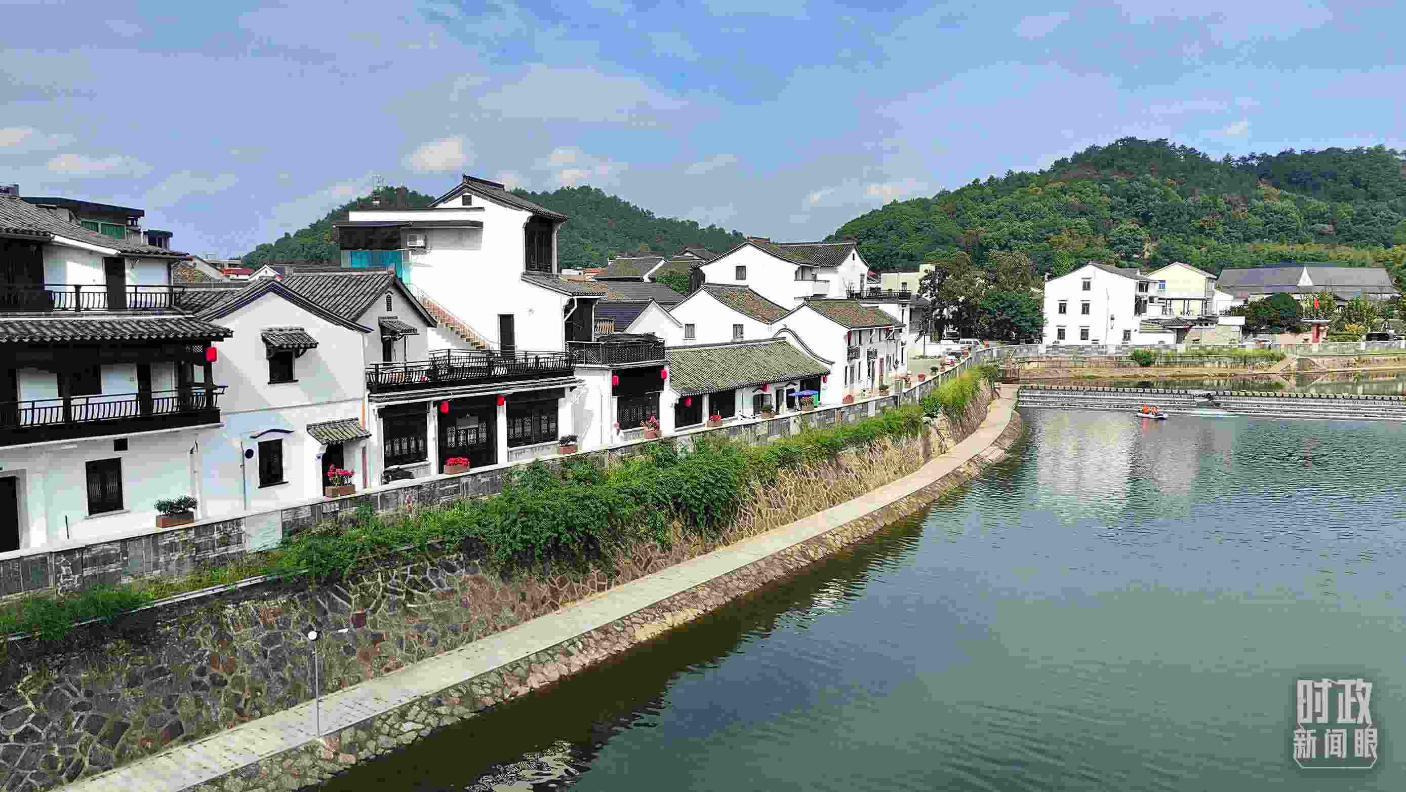 △“楓橋經(jīng)驗”發(fā)源地諸暨市楓橋鎮(zhèn)。（總臺央視記者楊立峰拍攝）