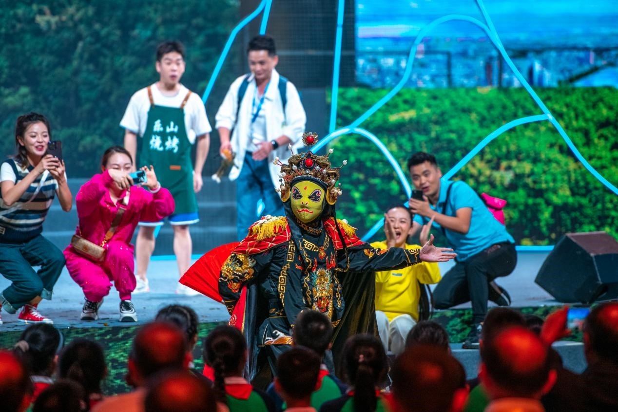 現(xiàn)場(chǎng)演出。樂(lè)山市委宣傳部供圖