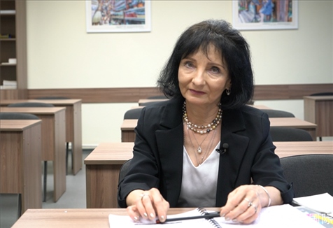 阿拉在白大孔院接受記者采訪。人民網(wǎng)記者 皇甫萬里攝