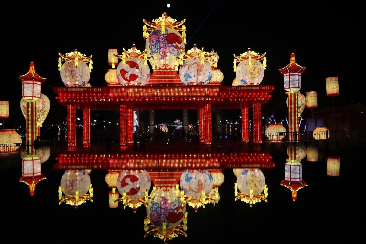 中秋國慶期間，南岳祝融文旅小鎮(zhèn)舉辦祝融花燈節(jié)。曹正平攝