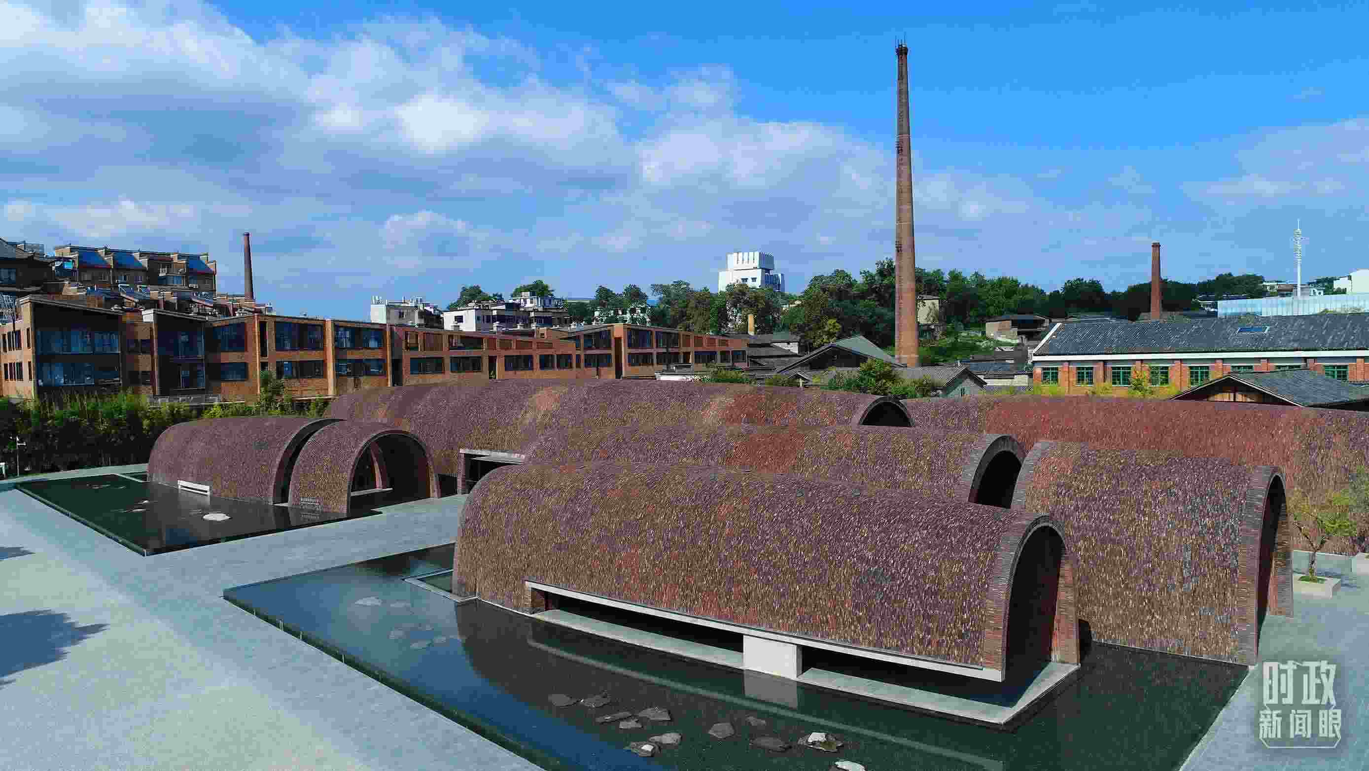 △街區(qū)內(nèi)的博物館，借鑒了景德鎮(zhèn)清代獨(dú)創(chuàng)的蛋形柴窯構(gòu)造特點(diǎn)。（總臺(tái)央視記者范凱拍攝）