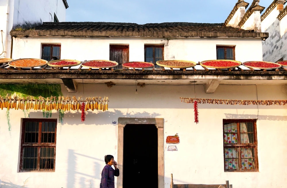 婺源縣王村石門自然村一角（2023年10月11日攝）。