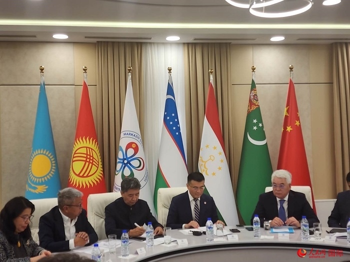 中國駐烏茲別克斯坦大使于駿致辭。人民網(wǎng)記者 李強攝