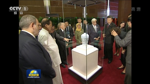 2019年5月15日，中外領(lǐng)導(dǎo)人共同參觀“大美亞細(xì)亞——亞洲文明展”。（視頻截圖）