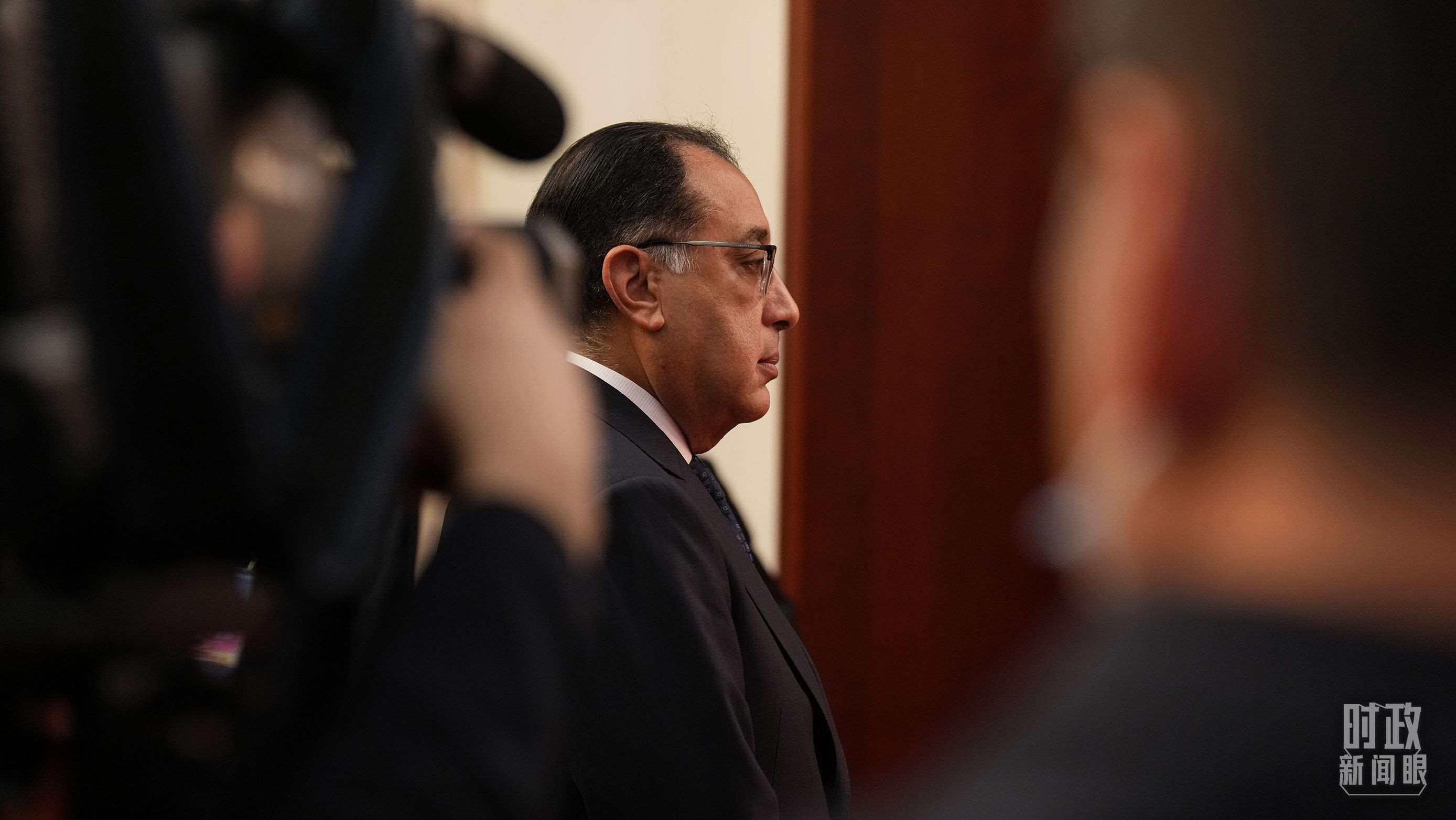 △人民大會(huì)堂，埃及總理馬德布利正在等候會(huì)見開始。（總臺(tái)國(guó)廣記者李晉拍攝）