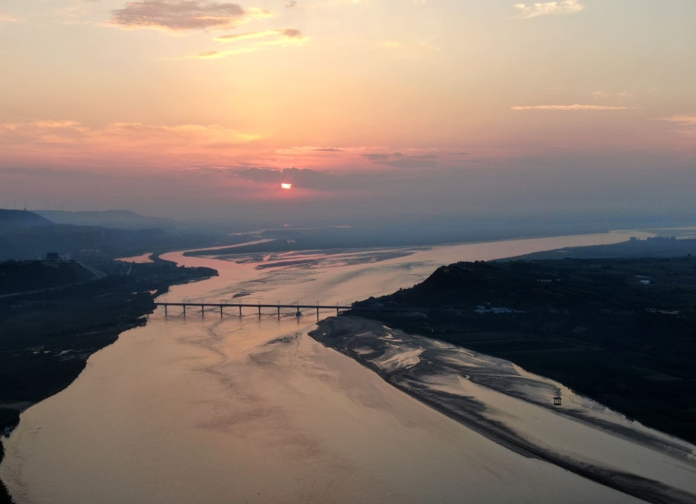  豫陜交界附近拍攝的黃河景色（2020年9月7日攝，無人機照片）。新華社記者 郝源 攝
