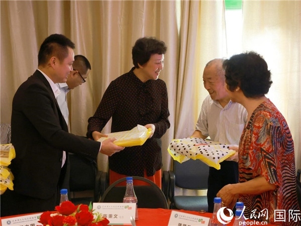 當(dāng)?shù)貢r(shí)間10月23日，國(guó)務(wù)院僑務(wù)辦公室主任陳旭在巴西華人文化交流協(xié)會(huì)會(huì)館出席里約僑界舉辦的重陽(yáng)節(jié)敬老聯(lián)歡活動(dòng)。人民網(wǎng)記者 陳海琪攝