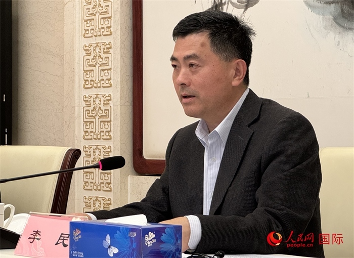 10月31日，歐美同學(xué)會(huì)秘書(shū)長(zhǎng)李民在第五屆中法文化論壇媒體吹風(fēng)會(huì)上講話。（人民網(wǎng) 謝瑩攝）