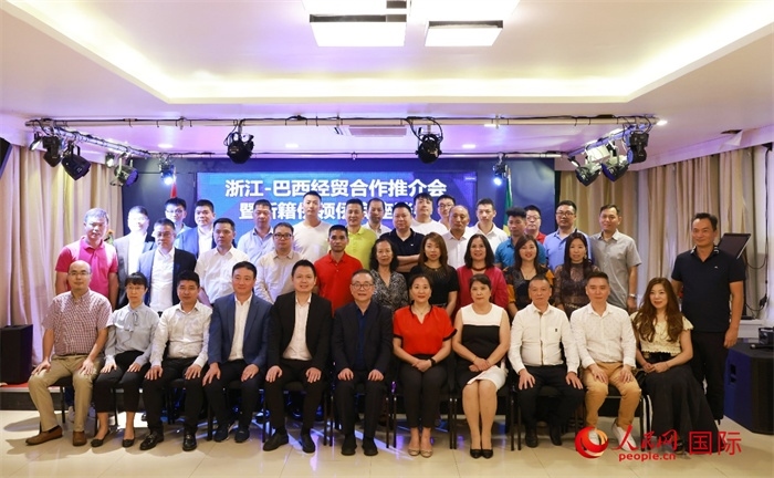 與會嘉賓合影。人民網(wǎng)記者 陳海琪攝