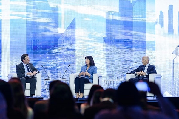 牛津大學(xué)研究全球化與發(fā)展問題的教授伊恩·戈?duì)柖。ㄓ乙唬┍硎?，全球格局的變化是結(jié)構(gòu)性的，各國特別是西方國家必須順應(yīng)變化。迪拜商會(huì)供圖