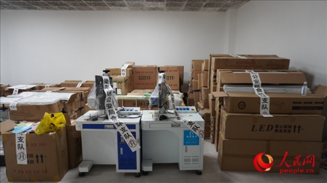 查封的假冒品牌燈具等。人民網(wǎng) 肖聰聰 攝