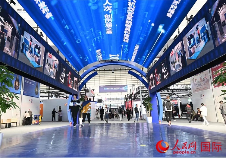 11月7日上午，2023年世界互聯(lián)網(wǎng)大會(huì)“互聯(lián)網(wǎng)之光”博覽會(huì)在浙江烏鎮(zhèn)開幕。人民網(wǎng)記者 葉賓得攝