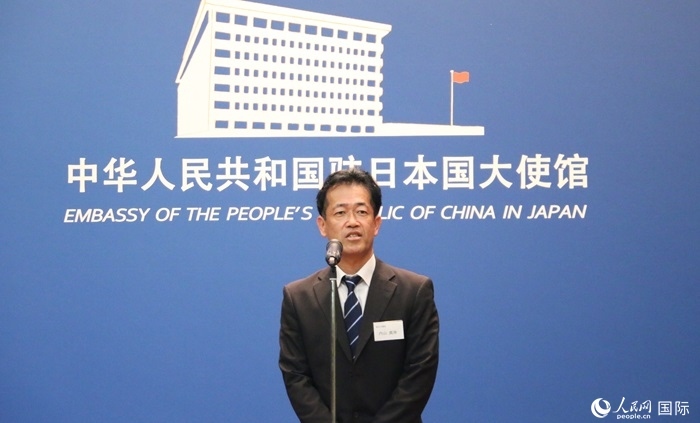 導(dǎo)師代表、東京大學(xué)教授內(nèi)山真伸發(fā)表致辭。人民網(wǎng) 許可攝