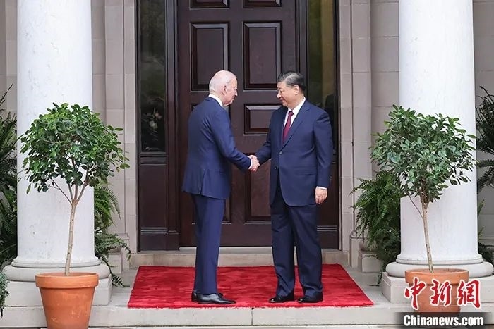 當(dāng)?shù)貢r間11月15日，中國國家主席習(xí)近平在美國舊金山斐洛里莊園同美國總統(tǒng)拜登舉行中美元首會晤。中新社記者 盛佳鵬 攝