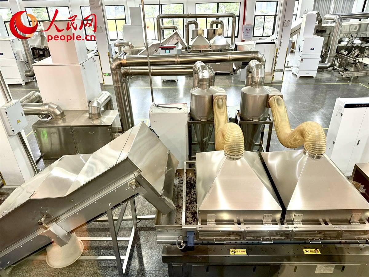 品品香白茶精制自動化生產(chǎn)廠房。人民網(wǎng)記者 劉微攝