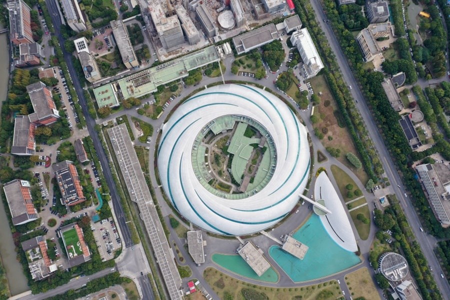 位于上海張江科學(xué)城的國(guó)家大科學(xué)裝置上海光源（2020年10月26日攝，無(wú)人機(jī)照片）。