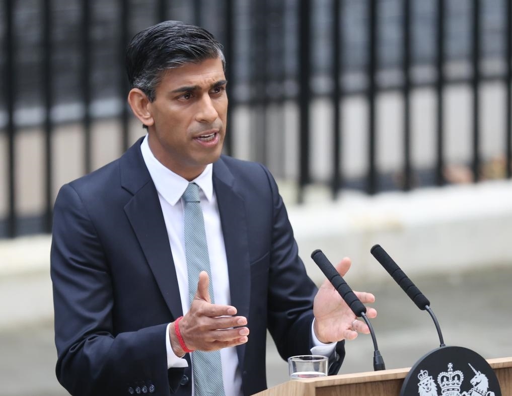 2022年10月25日，里希·蘇納克在英國倫敦唐寧街10號首相府前發(fā)表講話。新華社記者李穎攝