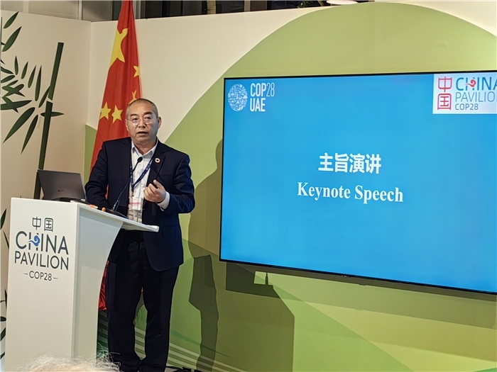 晶澳太陽能科技股份有限公司高級副總裁孫廣彬發(fā)言。COP28中國角供圖