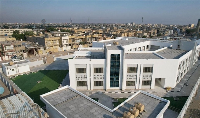 已經(jīng)完工的伊拉克瓦西特省第20號(hào)學(xué)校。該學(xué)校為合院式全功能建筑，包括教學(xué)樓，圖書室，實(shí)驗(yàn)室，保衛(wèi)室等。 趙沖攝