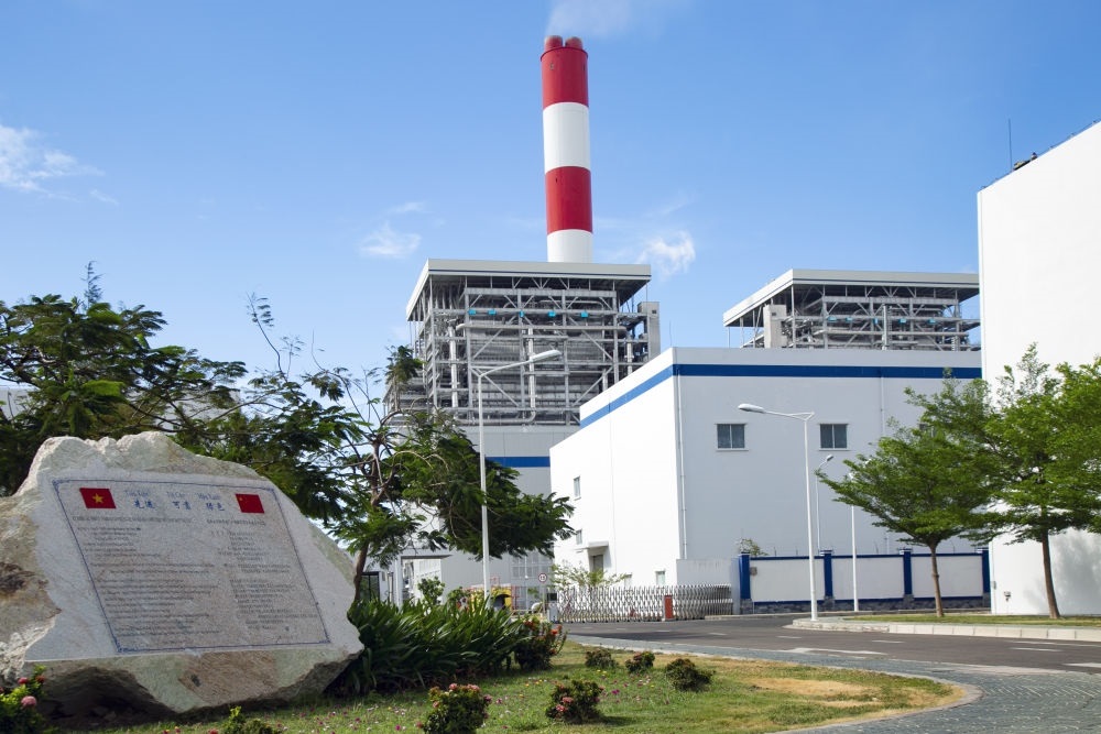 這是2021年3月24日在越南平順省拍攝的越南永新燃煤電廠一期BOT項(xiàng)目廠區(qū)。新華社發(fā)（南方電網(wǎng)越南永新公司供圖）