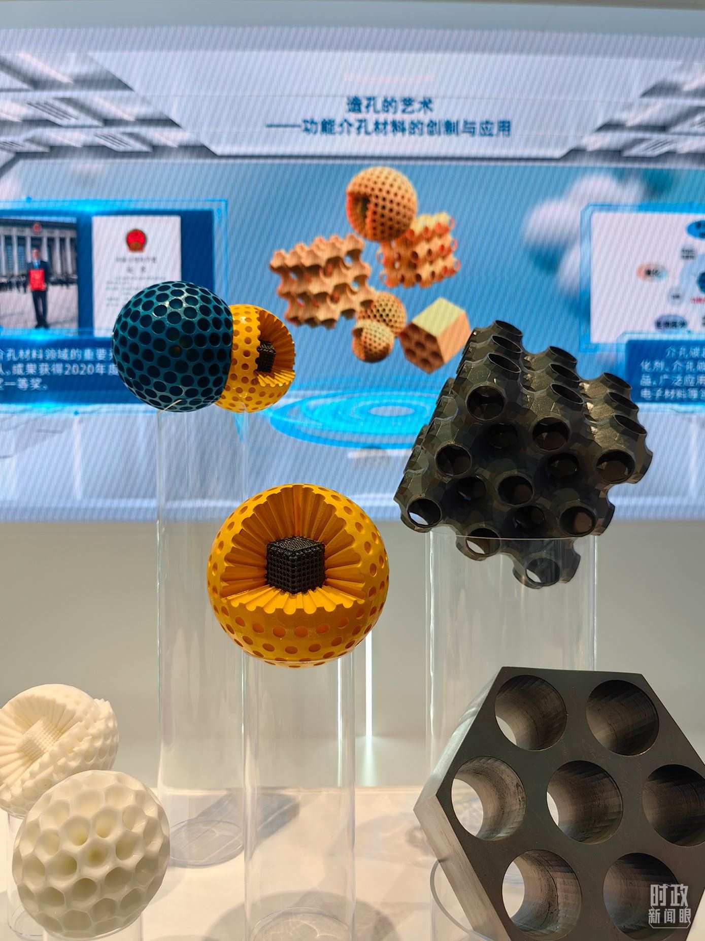 △上?？萍紕?chuàng)新成果展。（總臺央視記者段德文拍攝）