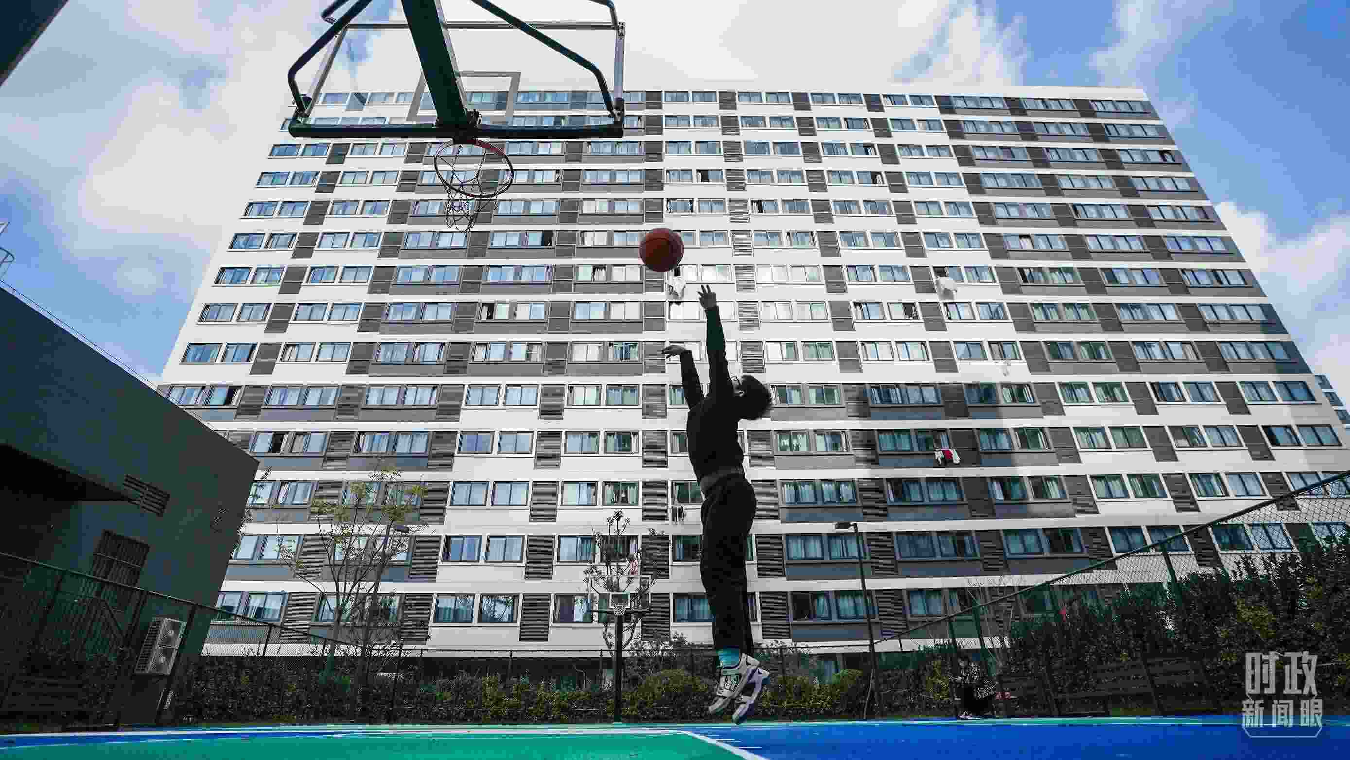 △上海市閔行區(qū)新時代城市建設(shè)者管理者之家。（總臺國廣記者李晉拍攝）