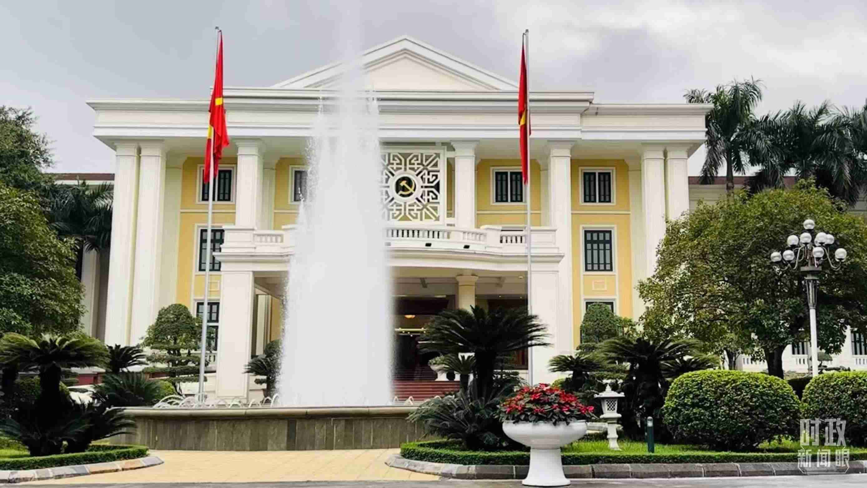 △越共中央駐地。當(dāng)?shù)貢r(shí)間12月12日下午，習(xí)近平在這里同阮富仲舉行會(huì)談。（總臺(tái)央視記者范一鳴拍攝）