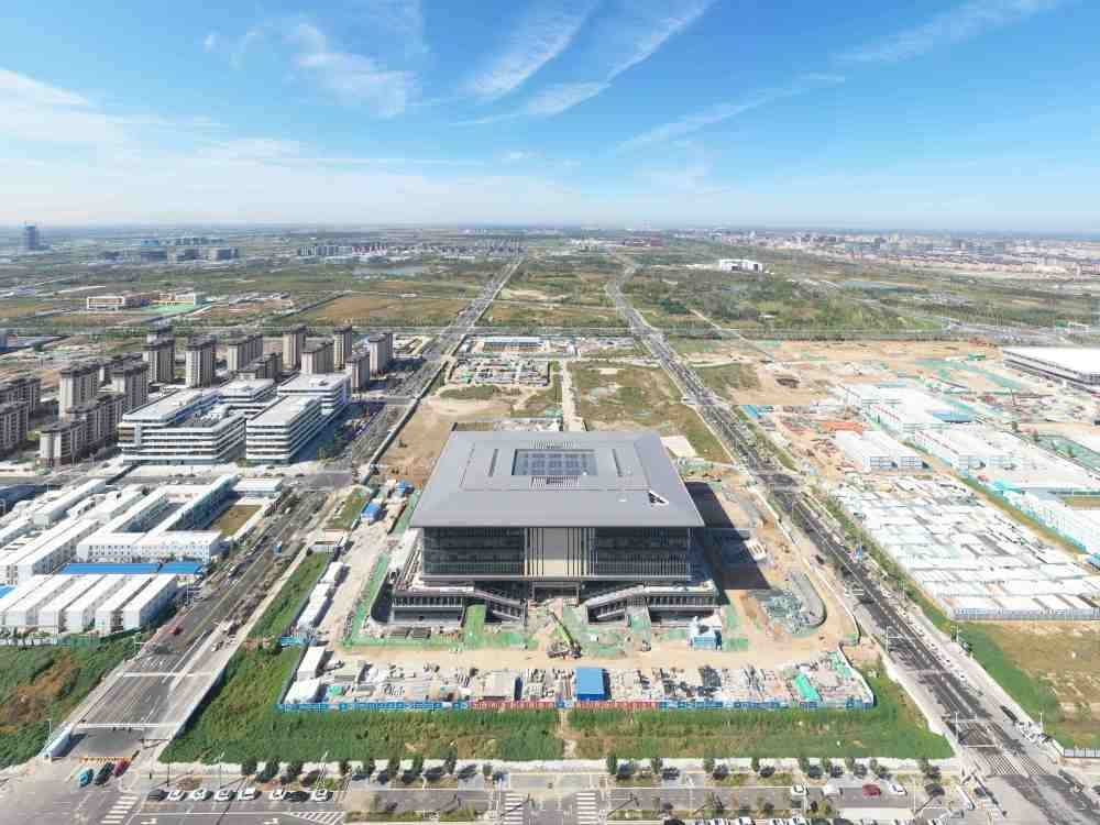這是雄安新區(qū)大學(xué)園圖書館（2023年10月1日攝，無人機(jī)照片）。新華社記者 朱旭東 攝