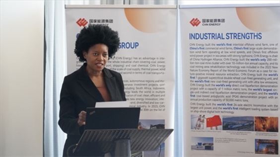 南非獨立傳媒集團代表諾爾萬德爾-恩齊扎發(fā)言。 人民網(wǎng) 張茜攝