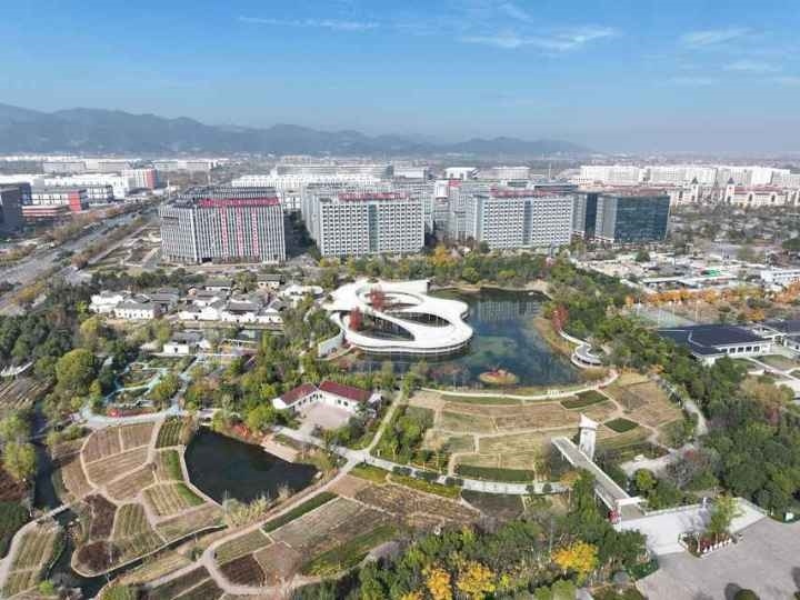 有機(jī)更新后的義烏城西街道橫塘村俯瞰圖。義烏城西街道供圖