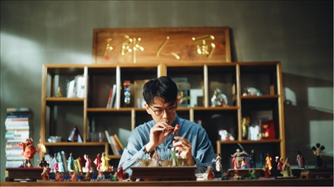 郎佳子彧通過(guò)短視頻直播，讓更多人關(guān)注并喜歡捏面人。受訪者供圖