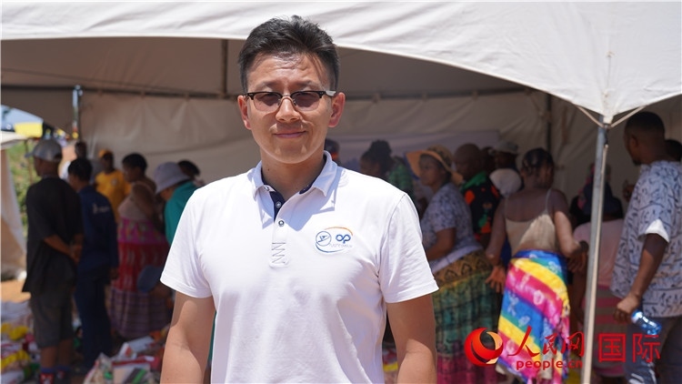 延鋒彼歐南非公司總經(jīng)理張鑫發(fā)言致辭。人民網(wǎng) 張茜攝