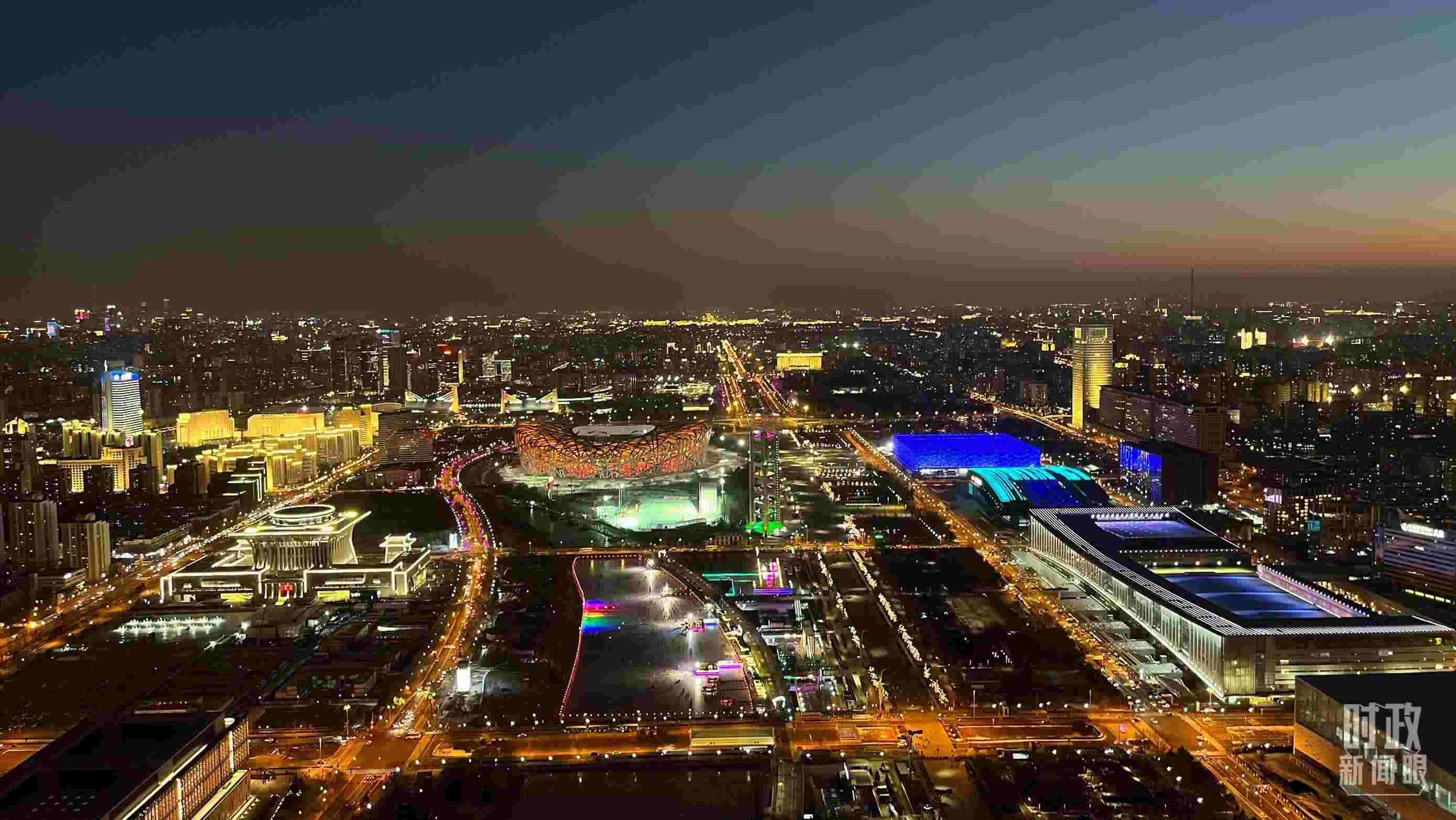 △2023年12月31日，從北京奧林匹克塔俯拍北京城區(qū)。（總臺(tái)央視記者金雨秋拍攝）