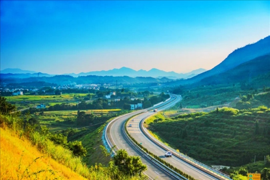 農(nóng)村公路讓老百姓出行變得更便捷。受訪方供圖