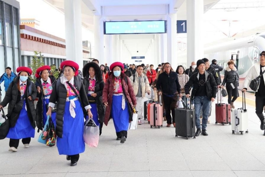 麗香鐵路開通滿月，累計(jì)發(fā)送旅客超18萬人次。受訪方供圖