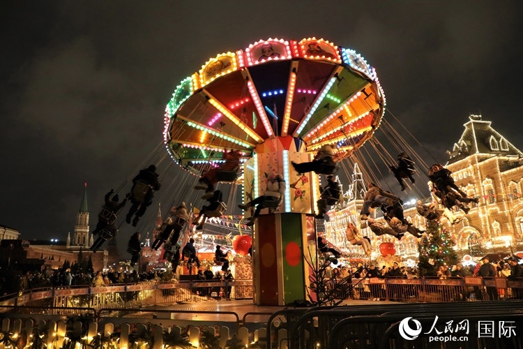 位于莫斯科紅場中央的“古姆”新年集市。人民網記者 隋鑫攝