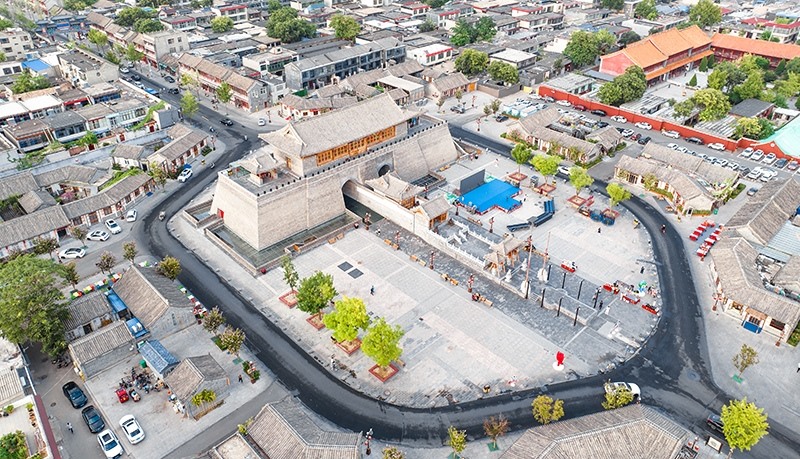 2022年9月8日，航拍河北正定古城陽(yáng)和樓與正定歷史文化街。