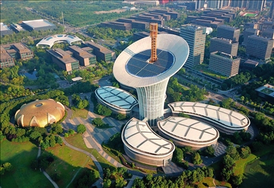 位于武漢光谷未來科技城的武漢新能源研究院大樓（2022年7月9日攝）。程敏攝/本刊