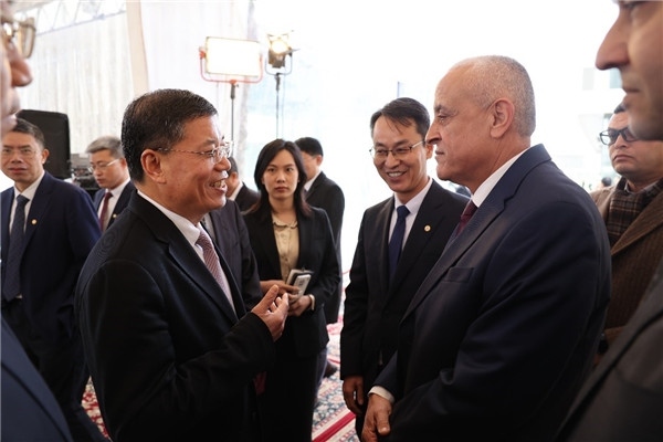 李永明同埃及住房部副部長會(huì)談交流。主辦方供圖