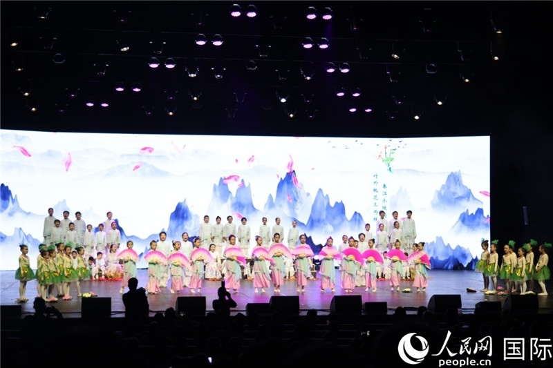 《四季詩韻》童聲詩朗誦表演。人民網(wǎng)記者 任皓宇攝