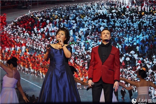 圖為中法藝術家聯袂演唱《我和你》。人民網記者 尚凱元攝