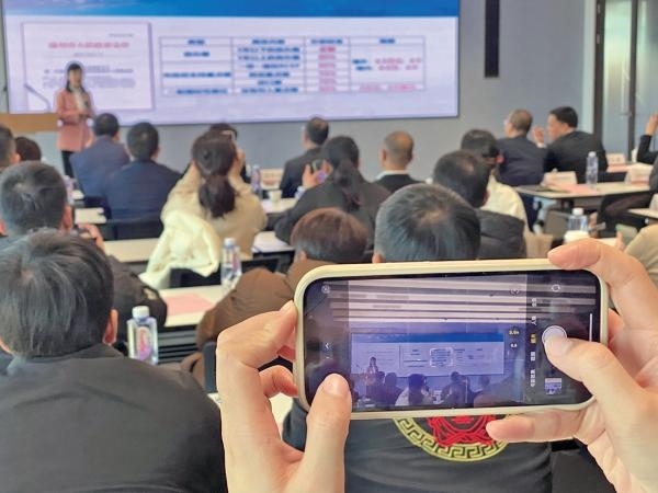 1月2日，“百團(tuán)千企出海拓市場(chǎng)增訂單”行動(dòng)啟動(dòng)。蔣文廣 攝