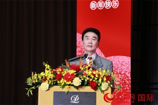 在日中國企業(yè)協(xié)會會長王家馴致辭。人民網 許可攝