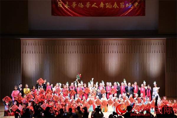 演職人員與嘉賓合影。人民網(wǎng) 許可攝