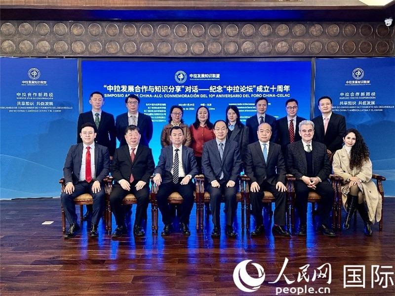 與會嘉賓合影留念。人民網(wǎng)記者 周雨攝