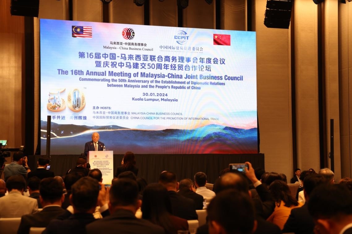 活動現場，馬中商務理事會執(zhí)行委員會主席吳添泉致開幕辭。人民網記者 楊一攝