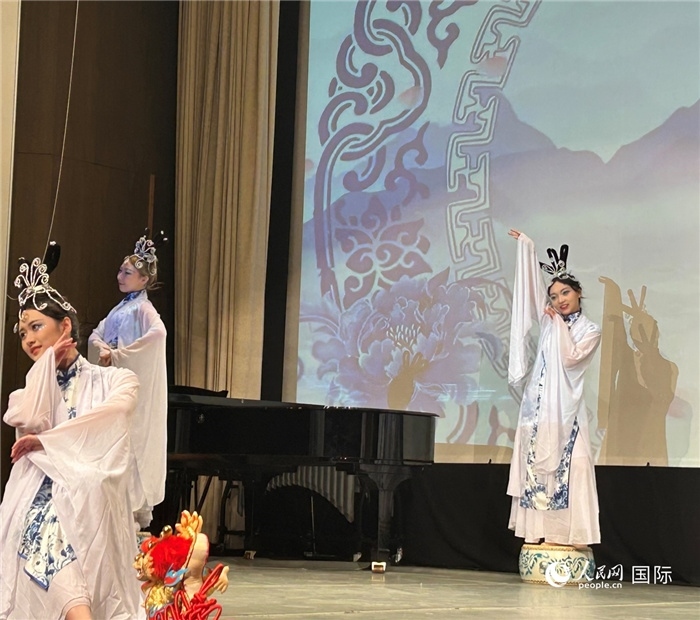 舞蹈《青花瓷》，表演者：德國中歐文化藝術(shù)交流協(xié)會