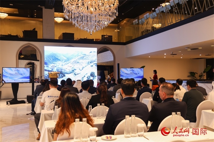 2日，“你好！中國”——2024中國北方冰雪旅游海外推廣季阿聯(lián)酋專場活動在阿聯(lián)酋迪拜舉行。人民網(wǎng)記者任皓宇攝